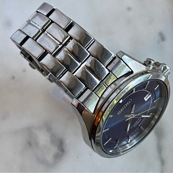 Seiko Kinetic Blue Dial Men’s Date Watch w/ New Battery and New Crystal - Picture 6 of 13